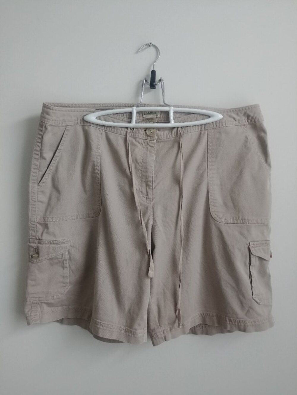 LL Bean size 18 light tan khaki cotton shorts with drawstring waist pockets